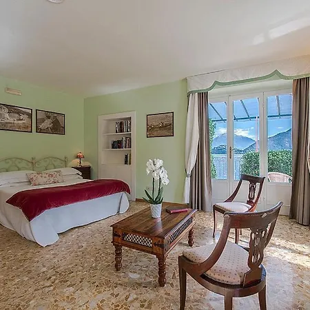 Calozzo Sleeps 12 Pool Air Con Wifi *