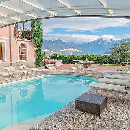 Calozzo Sleeps 12 Pool Air Con Wifi فيلة