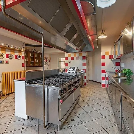 فيلة Calozzo Sleeps 12 Pool Air Con Wifi