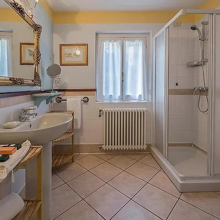 Calozzo Sleeps 12 Pool Air Con Wifi فيلة *