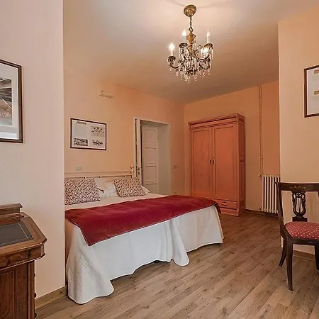Calozzo Sleeps 12 Pool Air Con Wifi *